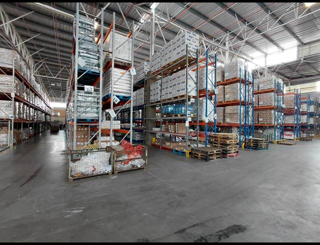 7,838M² WAREHOUSE TO LET IN CLAYVILLE